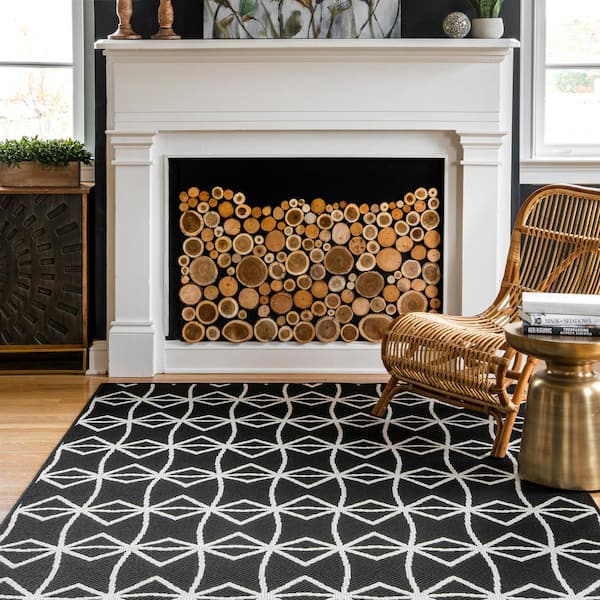Saunders Geometric Dark Grey 5 ft. x 8 ft. Indoor/Outdoor Patio Area Rug