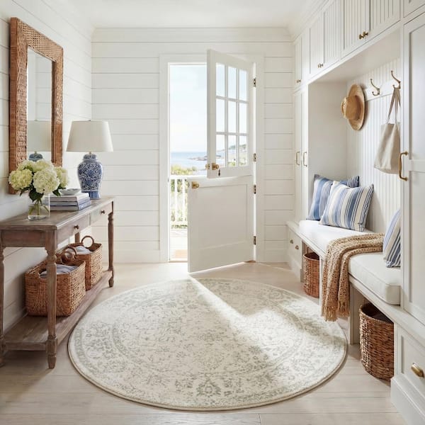 Adirondack Ivory/Sage 6 ft. x 6 ft. Round Border Area Rug