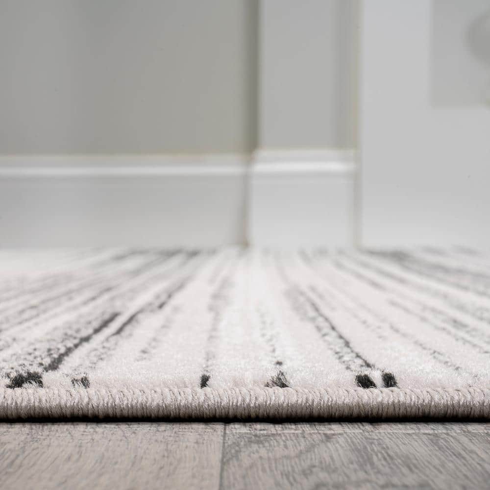 Austin Gradient Striped Gray and Black 5 x 8 Area Rug