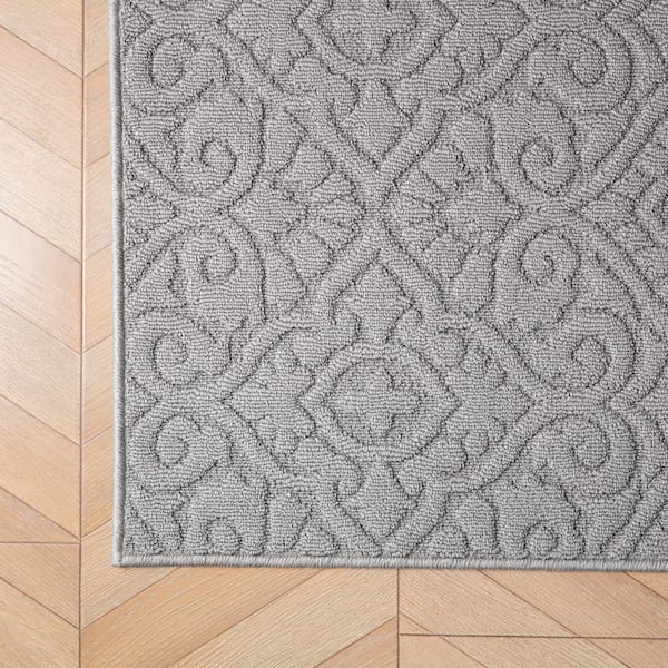 Feya Solid Light Gray 2 ft. x 5 ft. Medallion 2-Piece Rug Set