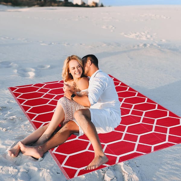 Miami Red and White 8 ft. x 10 ft. Folded Reversible Recycled Plastic Indoor/Outdoor Area Rug-Floor Mat