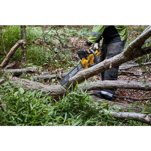 DEWALT 60V MAX 16in. Brushless Battery Powered Chainsaw Kit with (1)  FLEXVOLT 2Ah Battery & Charger DCCS670T1 - The Home Depot