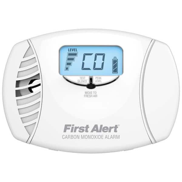 First Alert Plug-In Carbon Monoxide Alarm with Digital Display and Battery Backup