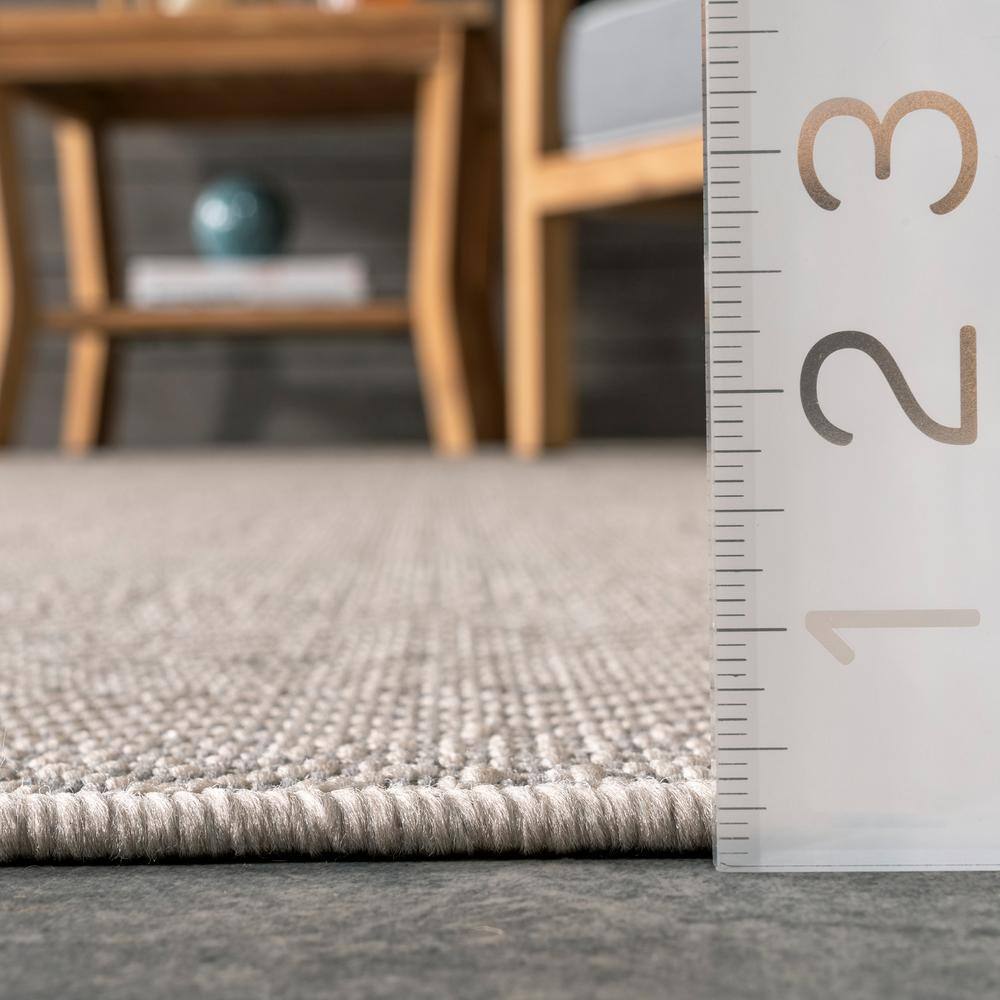 Gray Geometric 4' x 6' Reversible Synthetic Area Rug