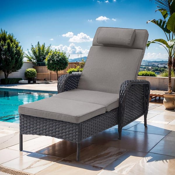 ArcoBay 1-Piece Brown Wicker Outdoor Chaise Lounge Rattan Chaise Lounge with Olefin Gray Cushions