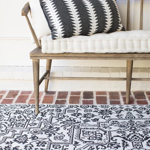 Osprey Grey 9 ft. x 12 ft. Floral Medallion Indoor/Outdoor Area Rug