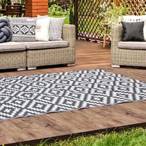 Gray and White 6 x 9 ft. Moroccan Polypropylene Indoor/Outdoor Area Rug