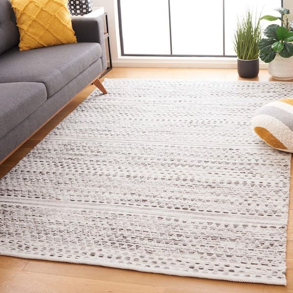 Kilim 4 ft. x 6 ft. Ivory/Brown Chevron Striped Area Rug