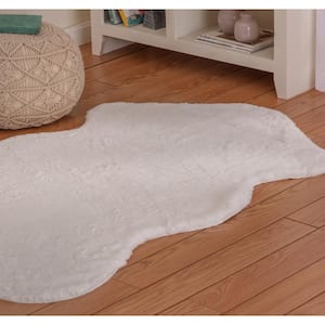 Piper Snow 3 ft. x 5 ft. Sheepskin Solid Polyester Area Rug