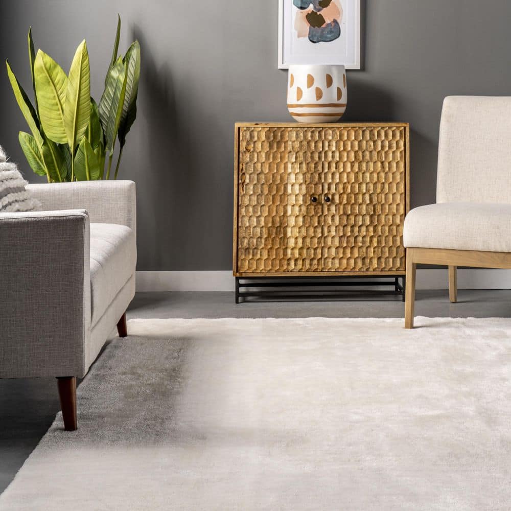 White 4' x 6' Solid Shag Machine Washable Area Rug