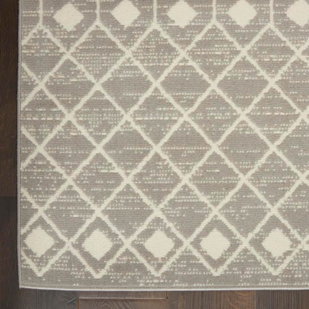Transfixing Moroccan Diamond Gray and Ivory 5'3" x 7'3" Area Rug