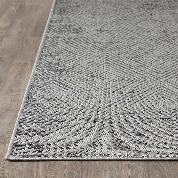 Breyleigh Carzon Gray 6 ft. 7 in. x 9 ft. 2 in. Geometric Polypropylene Indoor/Outdoor Area Rug