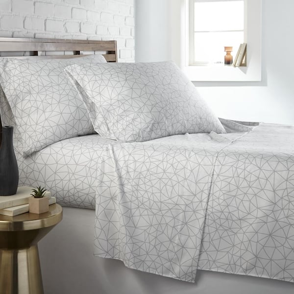 Southshore Fine Linens Geometric Maze 4-Piece Grey Maze on White Microfiber California King Sheet Set