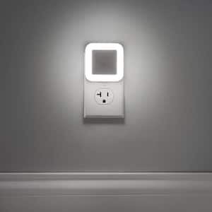 Adjustable White LED Plug-In White Night Light with Automatic Dusk to Dawn