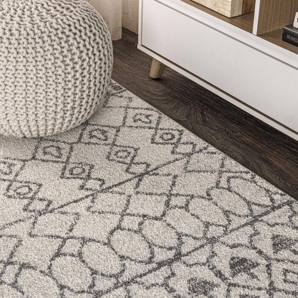 8' x 10' Gray and Cream Synthetic Reversible Area Rug