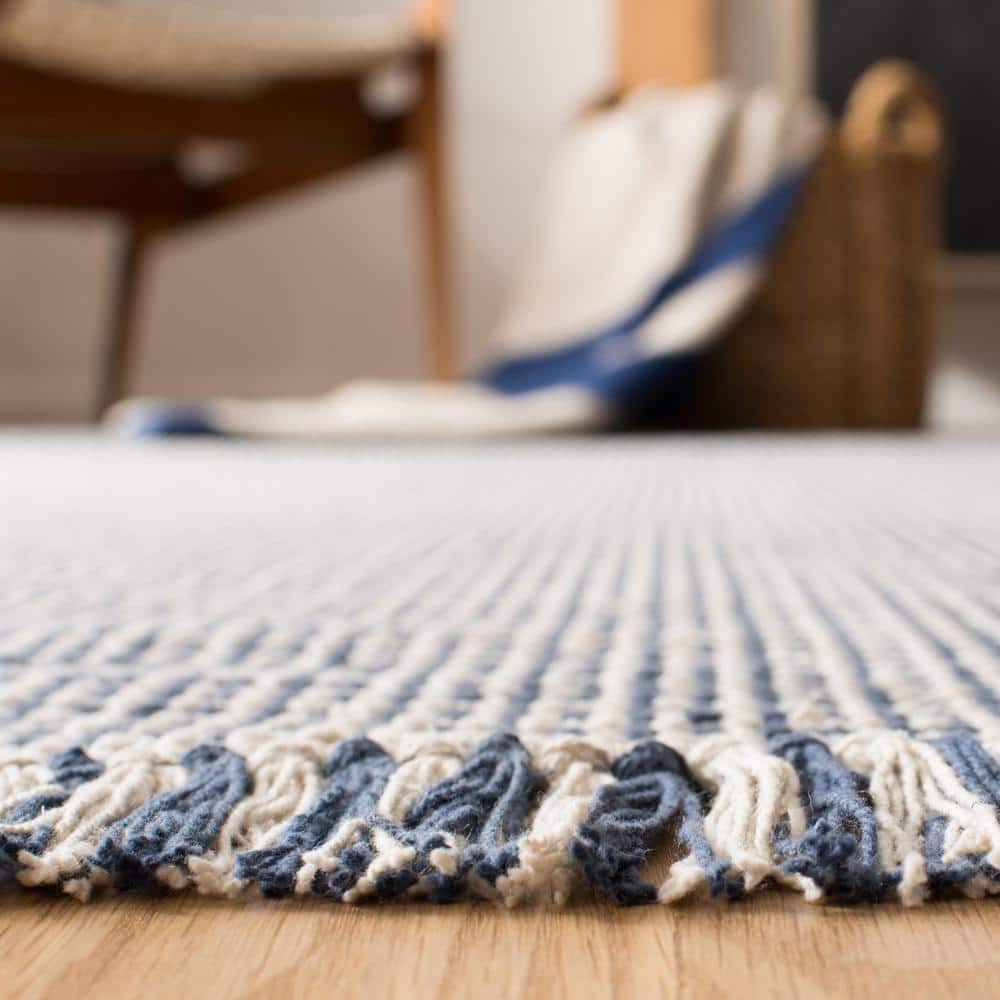 Handwoven Ivory/Navy Cotton Flatweave Area Rug 6' x 9'