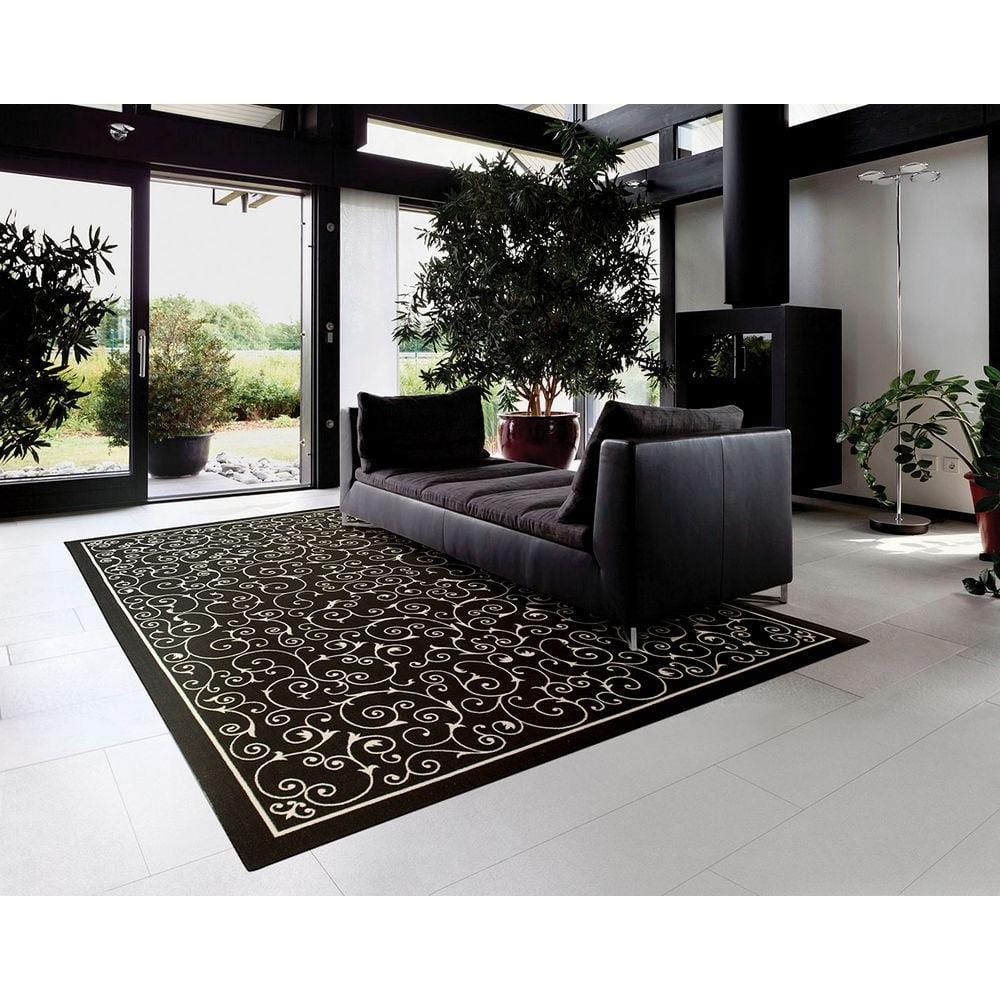 Classic Black Floral 5' x 7' Synthetic Indoor/Outdoor Area Rug