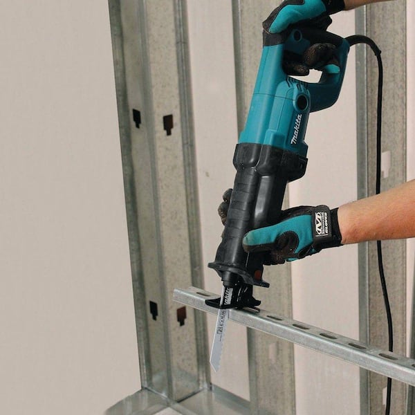 Makita - 11 Amp Corded Variable Speed Reciprocating Saw with Wood Cutting Blade, Metal Cutting Blade and Hard Case
