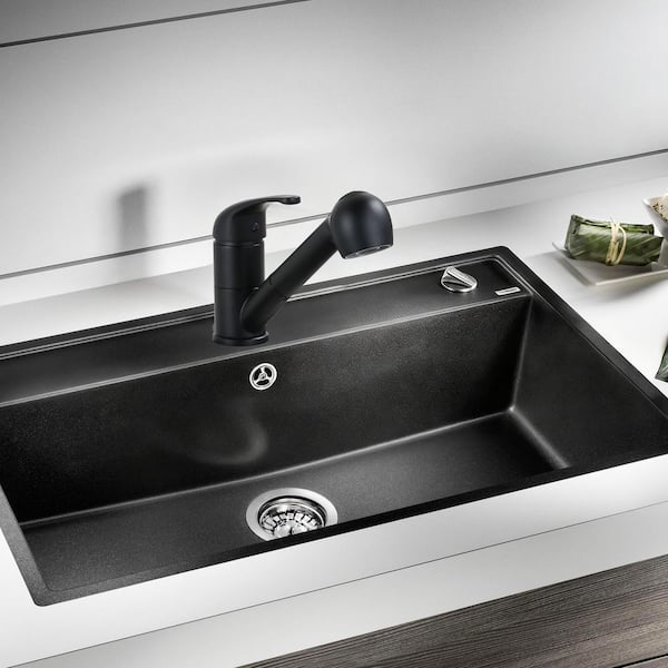 6 in. H Single Handle Swivel Spout Pull Out Sprayer Kitchen Faucet with 2-Mode and Deckplate Included in Matte Black