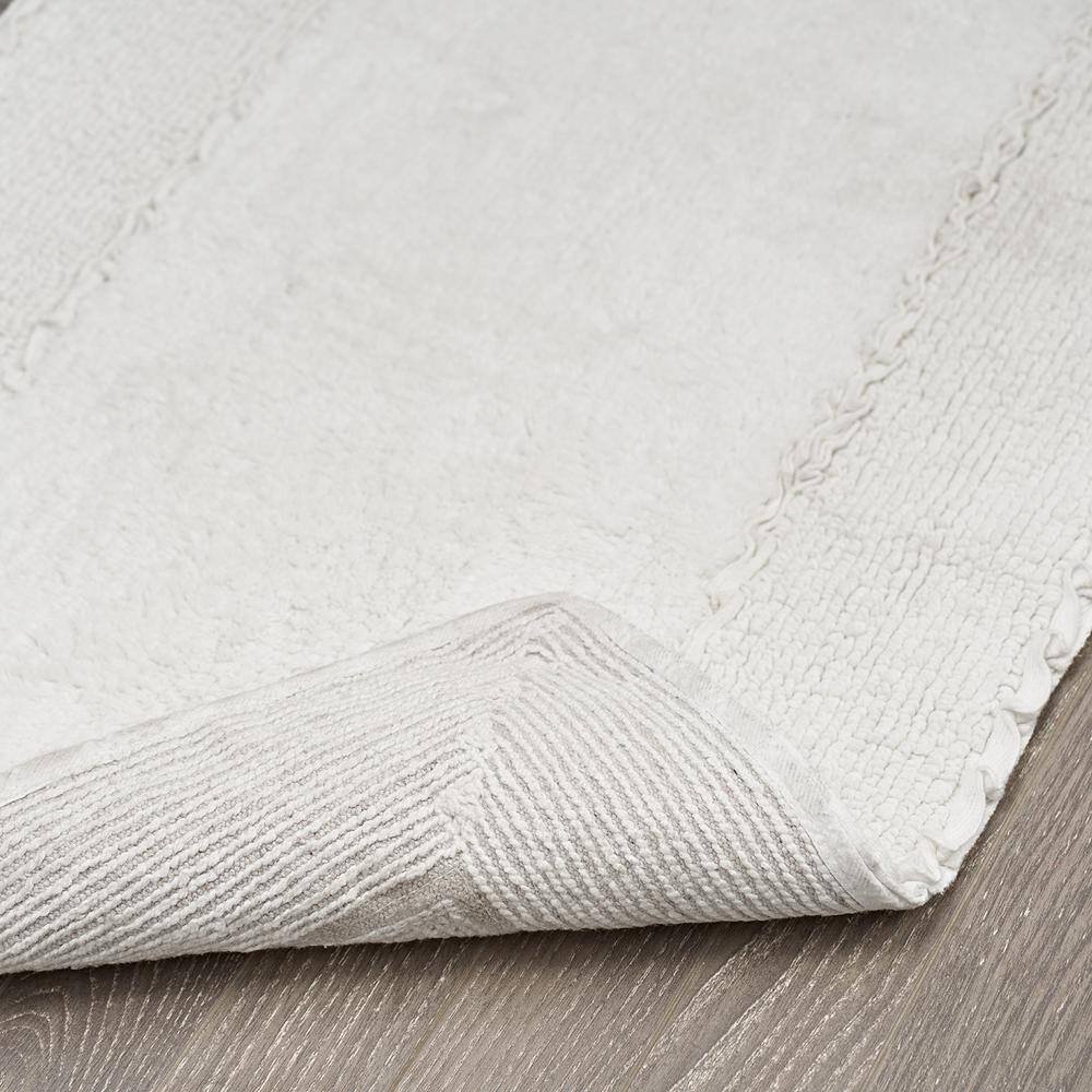 White Cotton Ruffled Border Bathroom Rug 20" x 34"