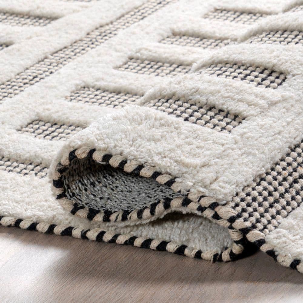 Ivory and Gray Tufted Wool Cotton 6' x 9' Area Rug