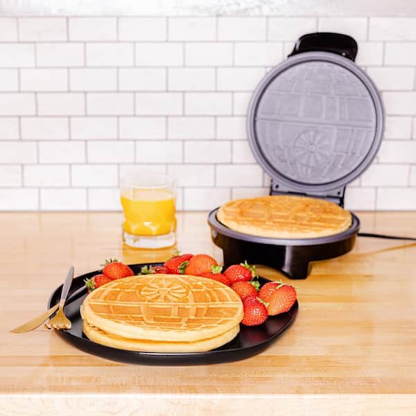 Uncanny Brands Star Wars Silver Mini Death Star American Waffle