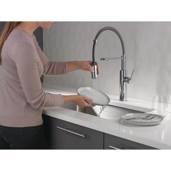 Antoni Single-Handle Pull-Down Sprayer Kitchen Faucet with Spring Spout in Chrome