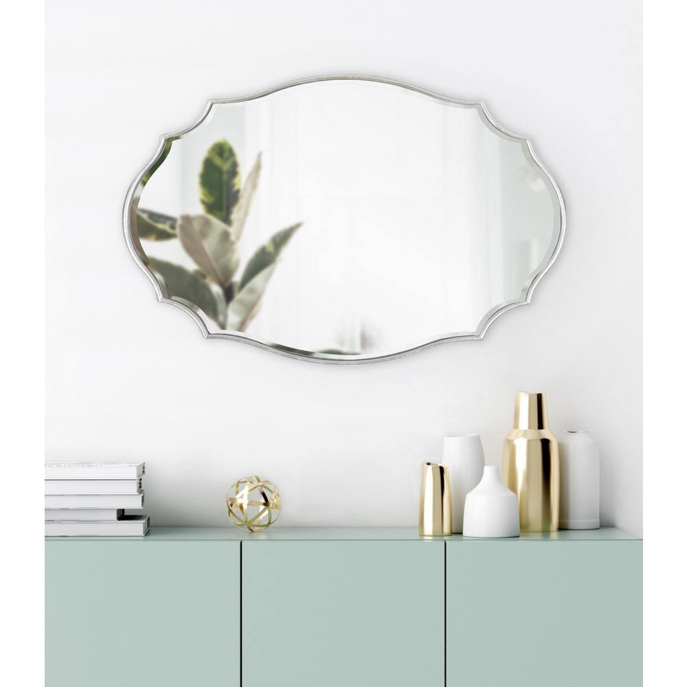 Leanna 18x24 Silver Scalloped Oval Wall Mirror