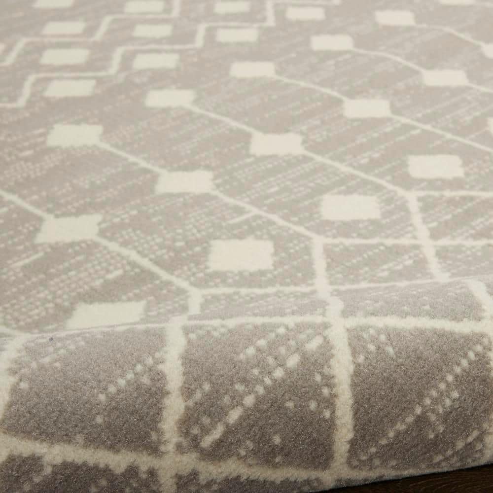 Transfixing Moroccan Diamond Gray and Ivory 5'3" x 7'3" Area Rug