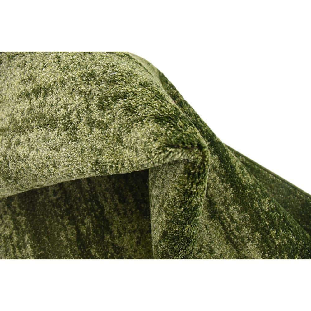 Reversible Green Synthetic 5'3" x 8' Easy-Care Rectangular Rug