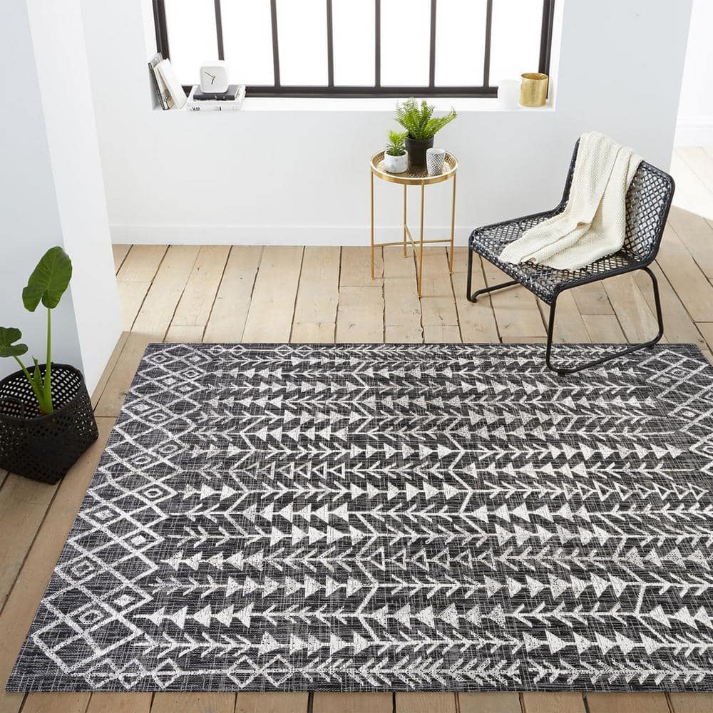 Black and Ivory Geometric Bohemian Indoor/Outdoor Rug