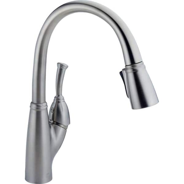 Delta Allora Single-Handle Pull-Down Sprayer Kitchen Faucet with MagnaTite Docking in Arctic Stainless