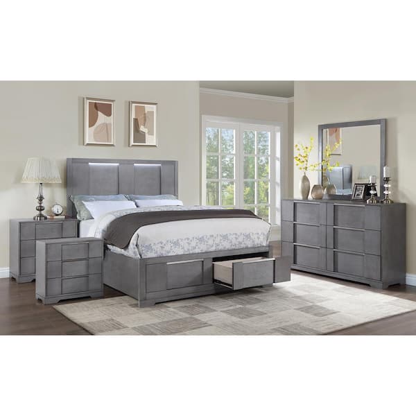 Invern 5-Piece Gray Queen Wood Bedroom Set