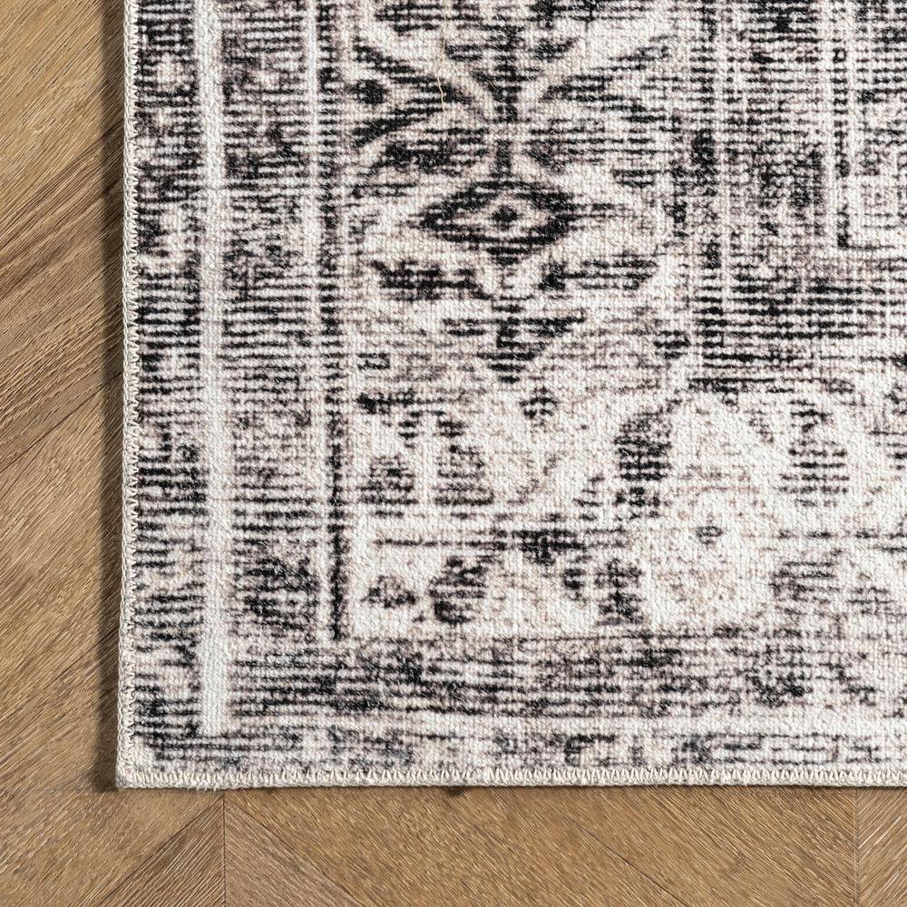 Light Gray Synthetic Medallion Washable Rectangular Area Rug 3' x 5'