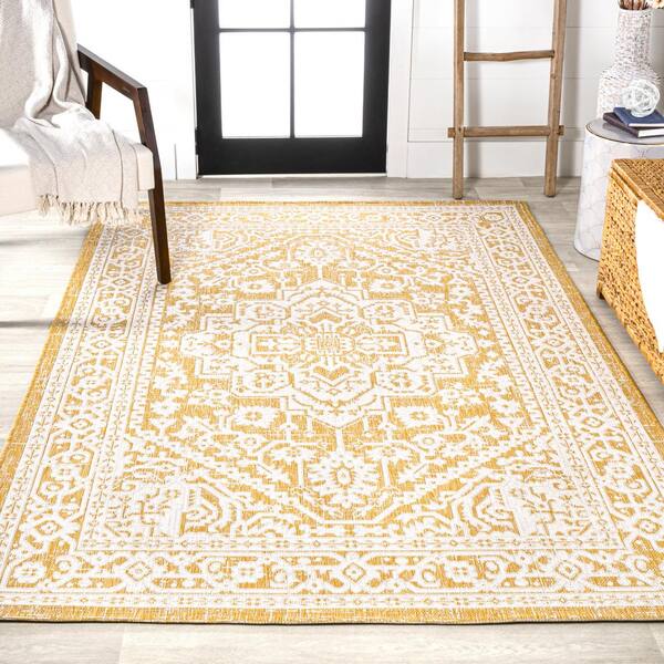 2' x 3' Ivory and Yellow Center Medallion Scatter Rug - 3'6 - Bed Bath &  Beyond - 39598819