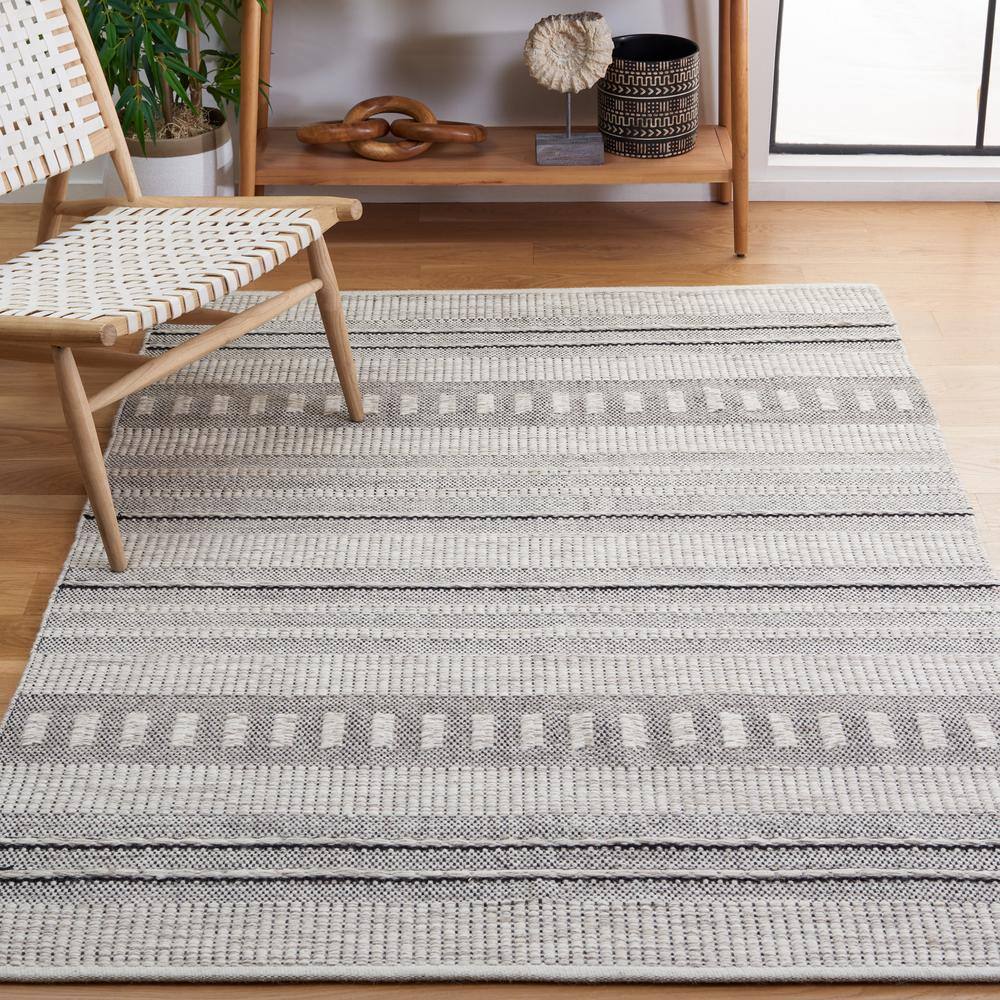 Coastal Charm Hand-Tufted Wool Rectangular Gray Rug 8' x 10'