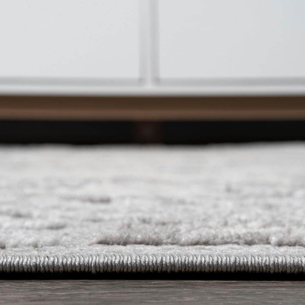 Light Gray and Ivory Paisley High-Low 5' x 8' Indoor/Outdoor Rug