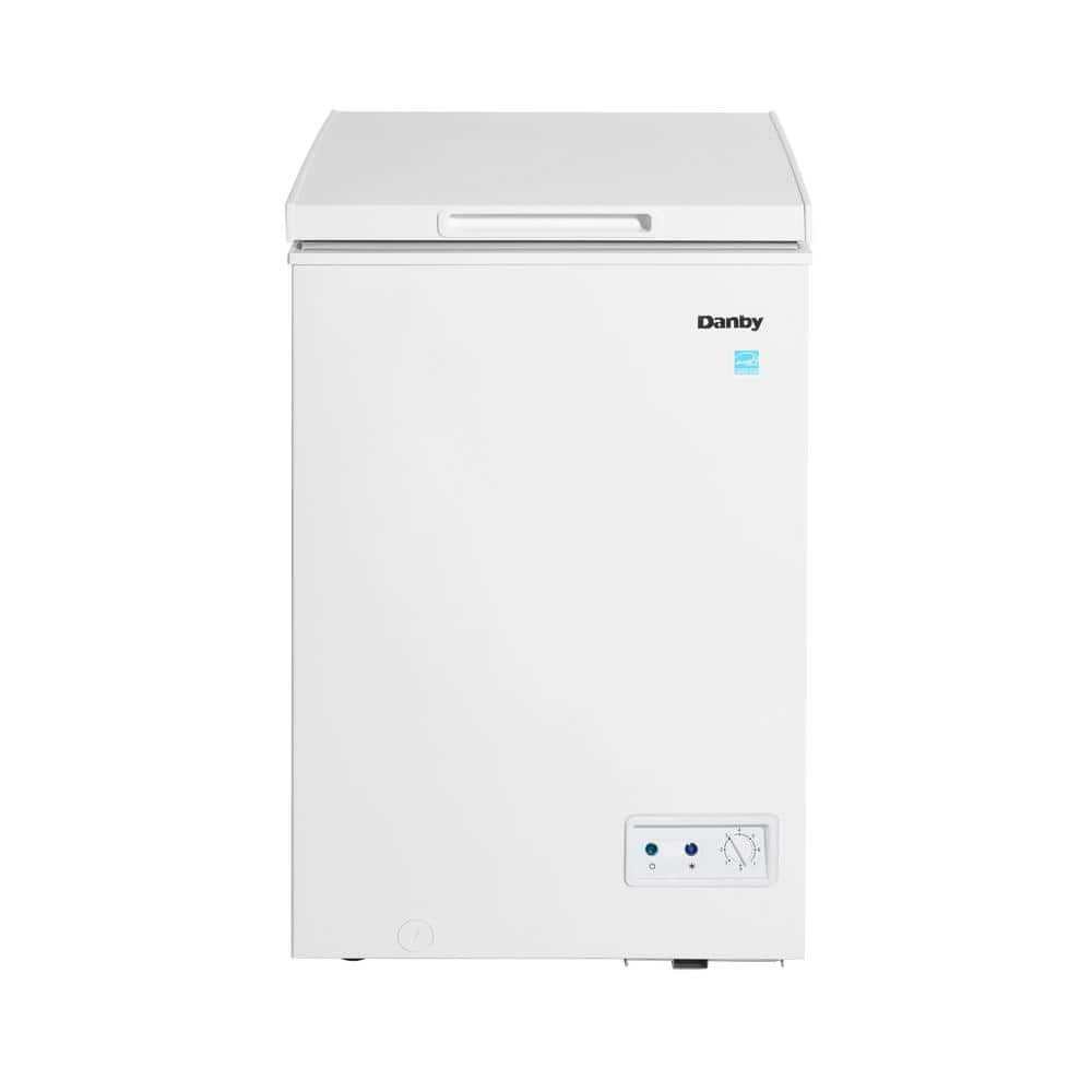 Compact White Energy Star Chest Freezer with Manual Defrost