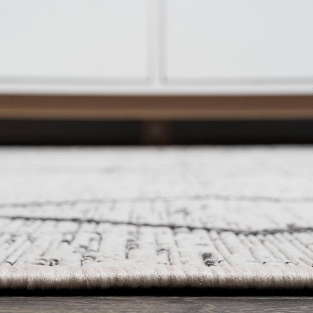 Ivory/Black Synthetic Diamond Trellis Handmade Area Rug