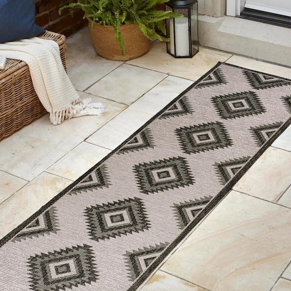 JONATHAN Y Lior Geometric Black/Cream 2 ft. x 8 ft. Moroccan Diamond Indoor/Outdoor Runner Rug