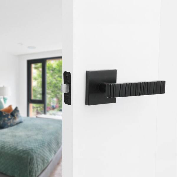 McBowery Groove Matte Black Bed/Bath Modern Door Handle (Privacy