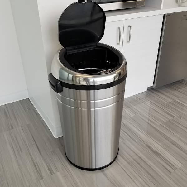 https://images.thdstatic.com/productImages/cd2fb176-d14c-4c75-ab49-fb59b7c7ffc0/svn/itouchless-indoor-trash-cans-it23rc-1f_600.jpg