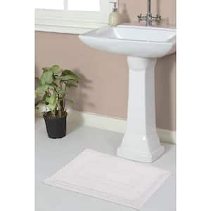 https://images.thdstatic.com/productImages/cd31283f-ccbe-47b3-b211-878d1e8f4fdf/svn/white-home-weavers-inc-bathroom-rugs-bath-mats-bop1724wh-64_300.jpg