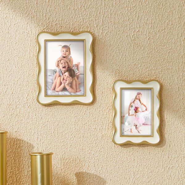 Glitzhome 9 in. H Vintage White with Gold Wavy Edge Resin