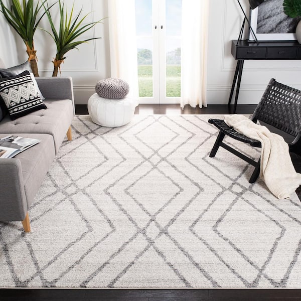 Adirondack Ivory/Gray 9 ft. x 12 ft. Chevron Diamond Area Rug