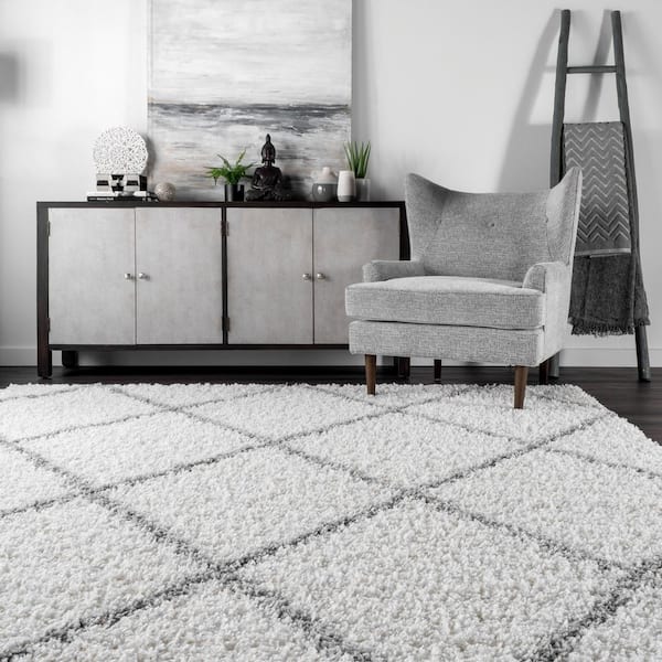 https://images.thdstatic.com/productImages/cd4af495-3fbf-4a80-bd3d-90bb3df7e22a/svn/white-nuloom-area-rugs-ozez04a-92012-c3_600.jpg