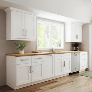 Newport Pacific White Plywood Shaker Assembled Base Kitchen Cabinet FH Soft Close Left 9 in W x 24 in D x 34.5 in H