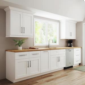 Newport Pacific White Plywood Shaker Assembled Base Kitchen Cabinet FH Soft Close Right 18 in W x 24 in D x 34.5 in H