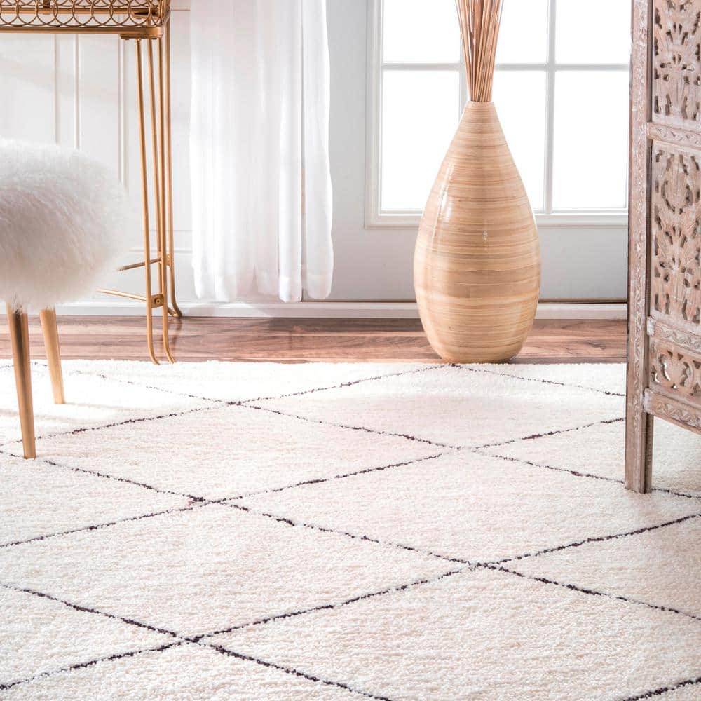 Handmade Off-White Tufted Shag Area Rug, 6'7" x 9'0"
