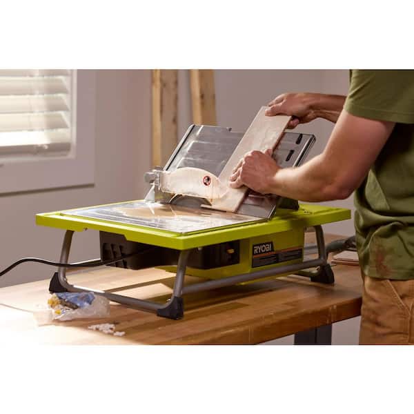 ロビ RYOBI 4.8 -Amps 7 in. Blade Corded Tabletop Wet Tile Saw WS722